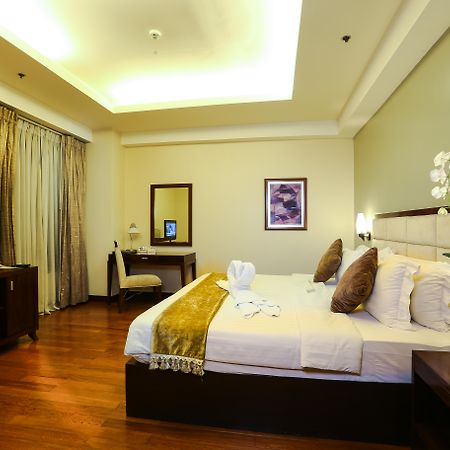 Armada Hotel Manila Eksteriør bilde