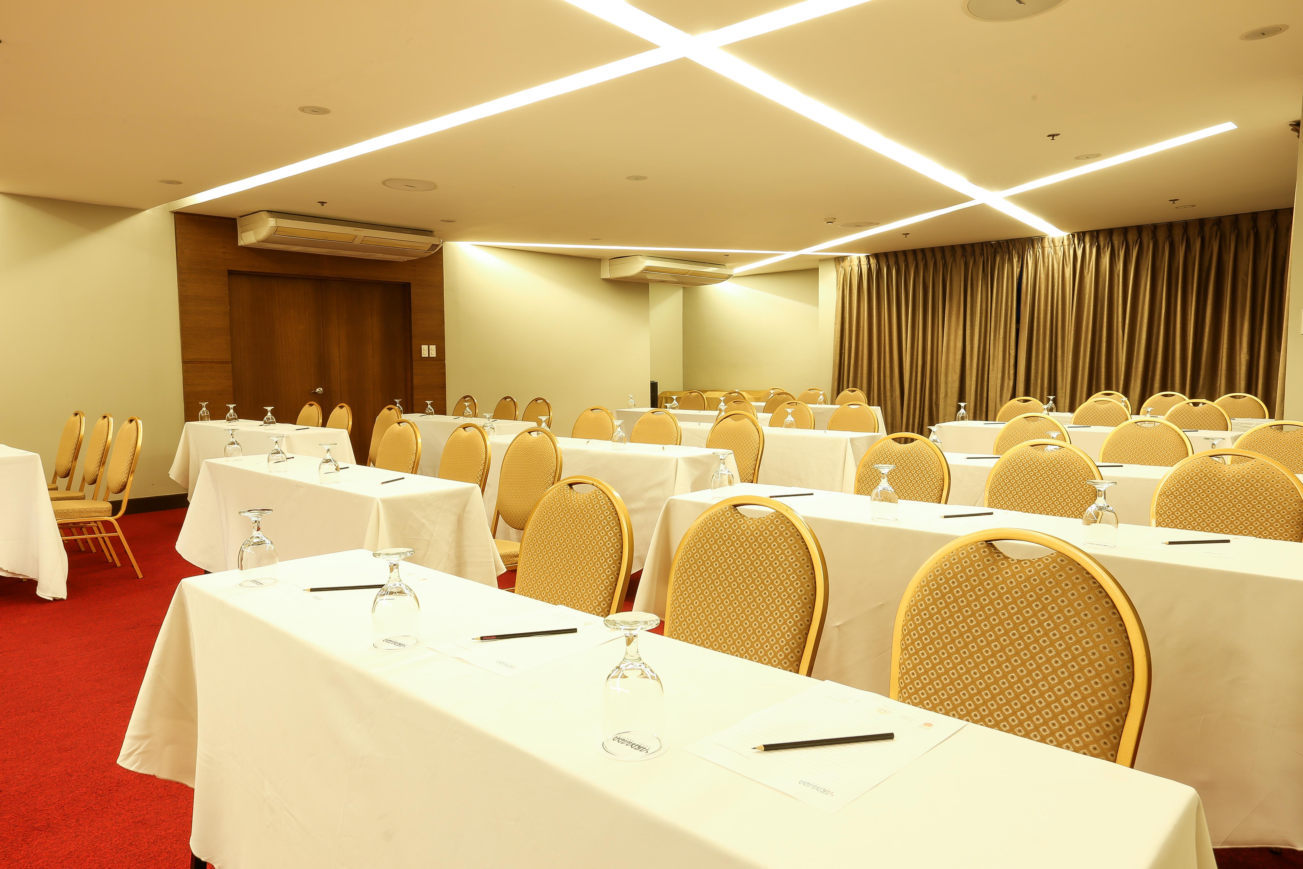 Armada Hotel Manila Eksteriør bilde