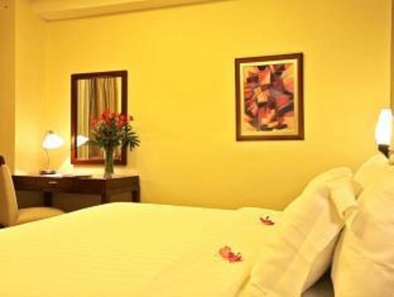 Armada Hotel Manila Eksteriør bilde